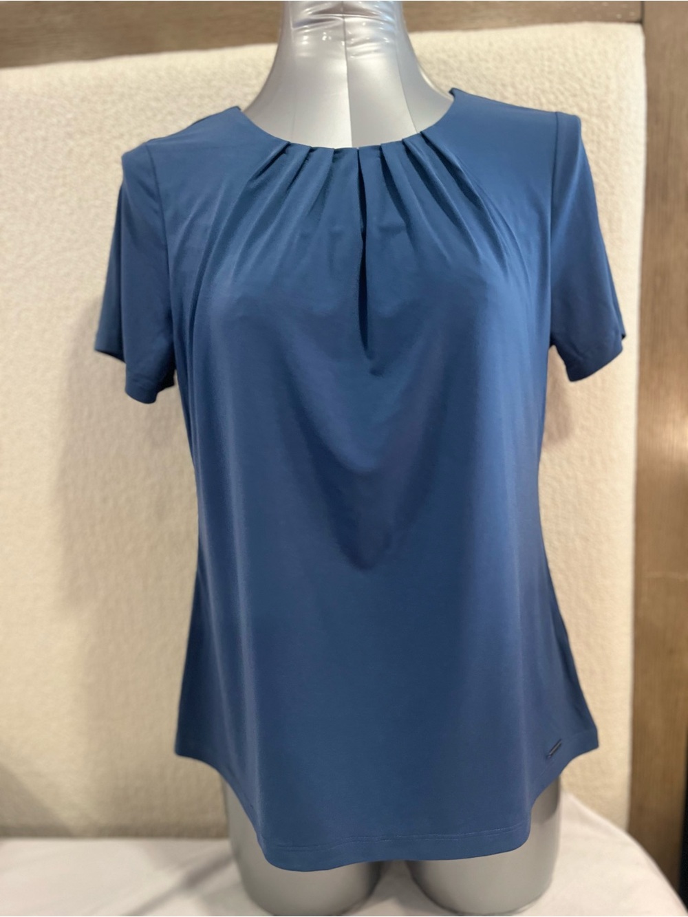 Calvin Klein Women’s Blue Pleated Neck Short Sleeveu Top